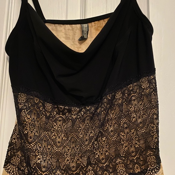 Kollontai Black and Gold Chemise with Spaghetti Straps - Picture 4 of 4
